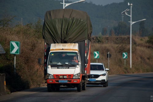 國務院暗訪貨運亂象 交保護費買 路牌 超載現象嚴重,執法部門包庇